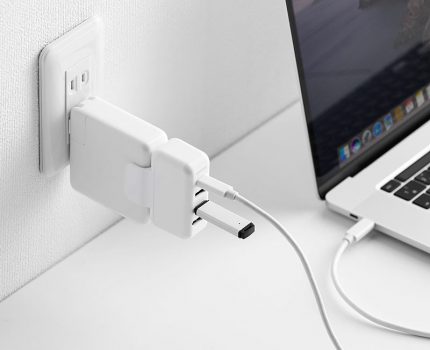 サンワサプライ、MacBook Pro純正アダプタ専用のドッキングステーションを発売