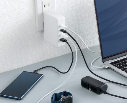 最大PD145W対応、4ポート搭載の高出力USB充電器「700-AC045W」が発売